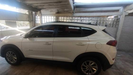 HYUNDAI TUCSON 1.6 16V T-GDI GASOLINA GLS ECOSHIFT HYUNDAI TUCSON 1.6 16V T-GDI GASOLINA GLS ECOSHIFT